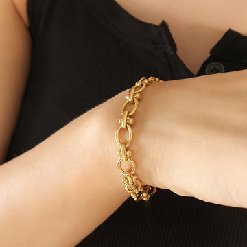 Thick Chain Interlocking Bracelet