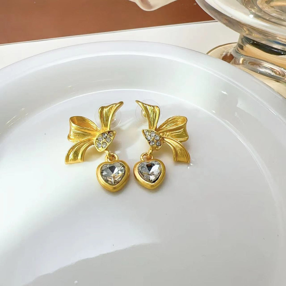 Bow shaped heart-shaped rhinestone earrings for women vintage and elegant earrings