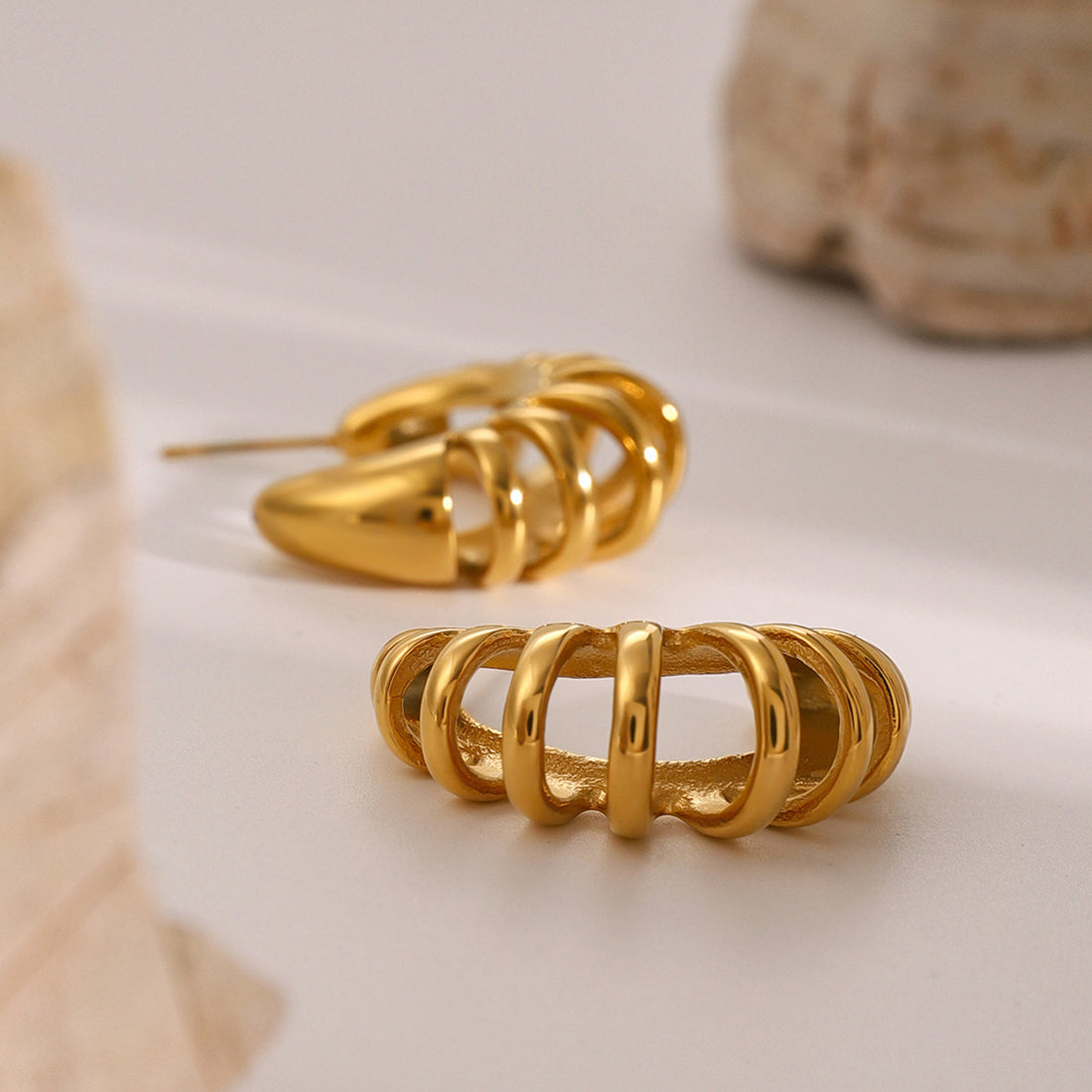 Hollow out C-shaped earrings, trendy and versatile earrings