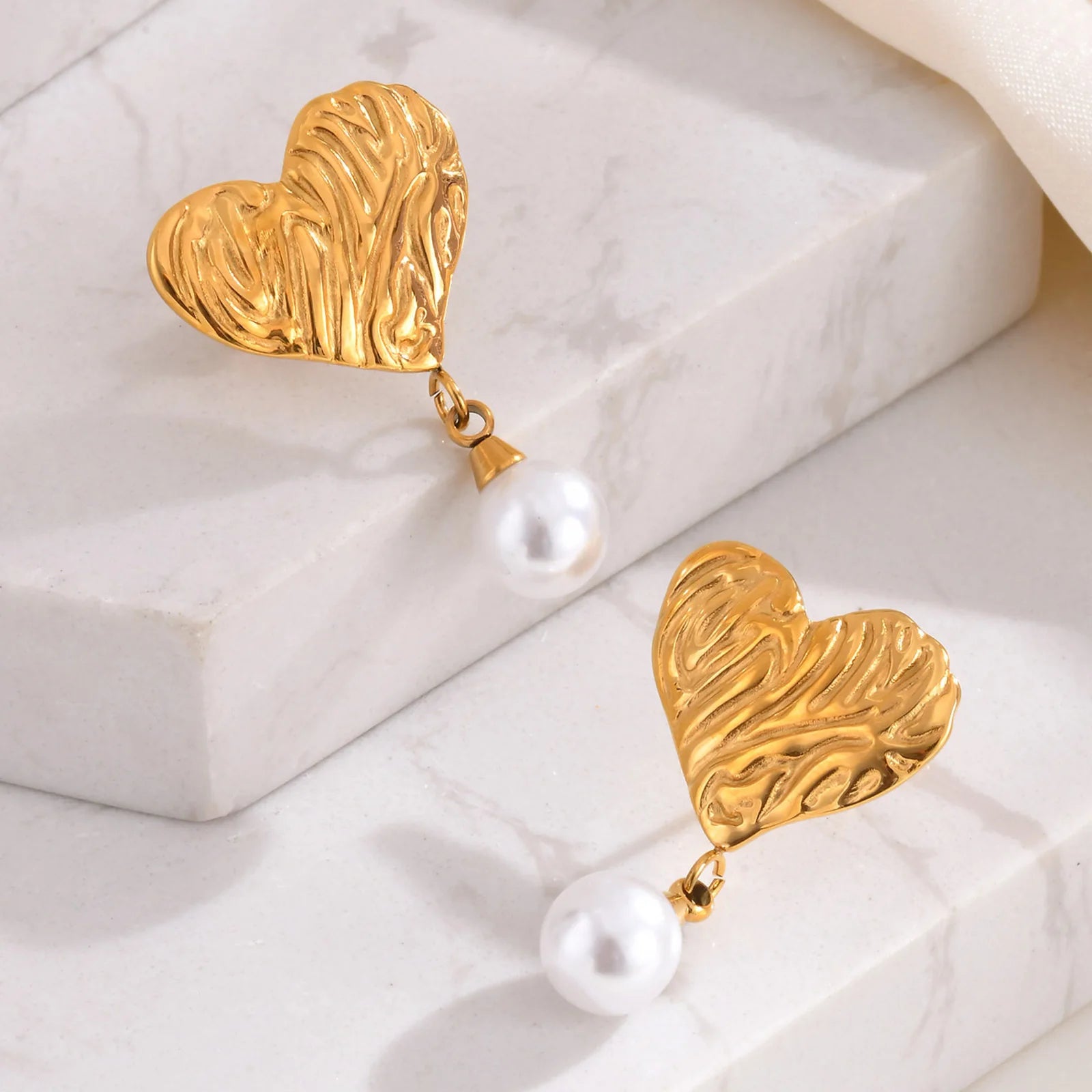 Fashionable stainless steel irregular texture heart-shaped imitation pearl earrings gold women's jewelry