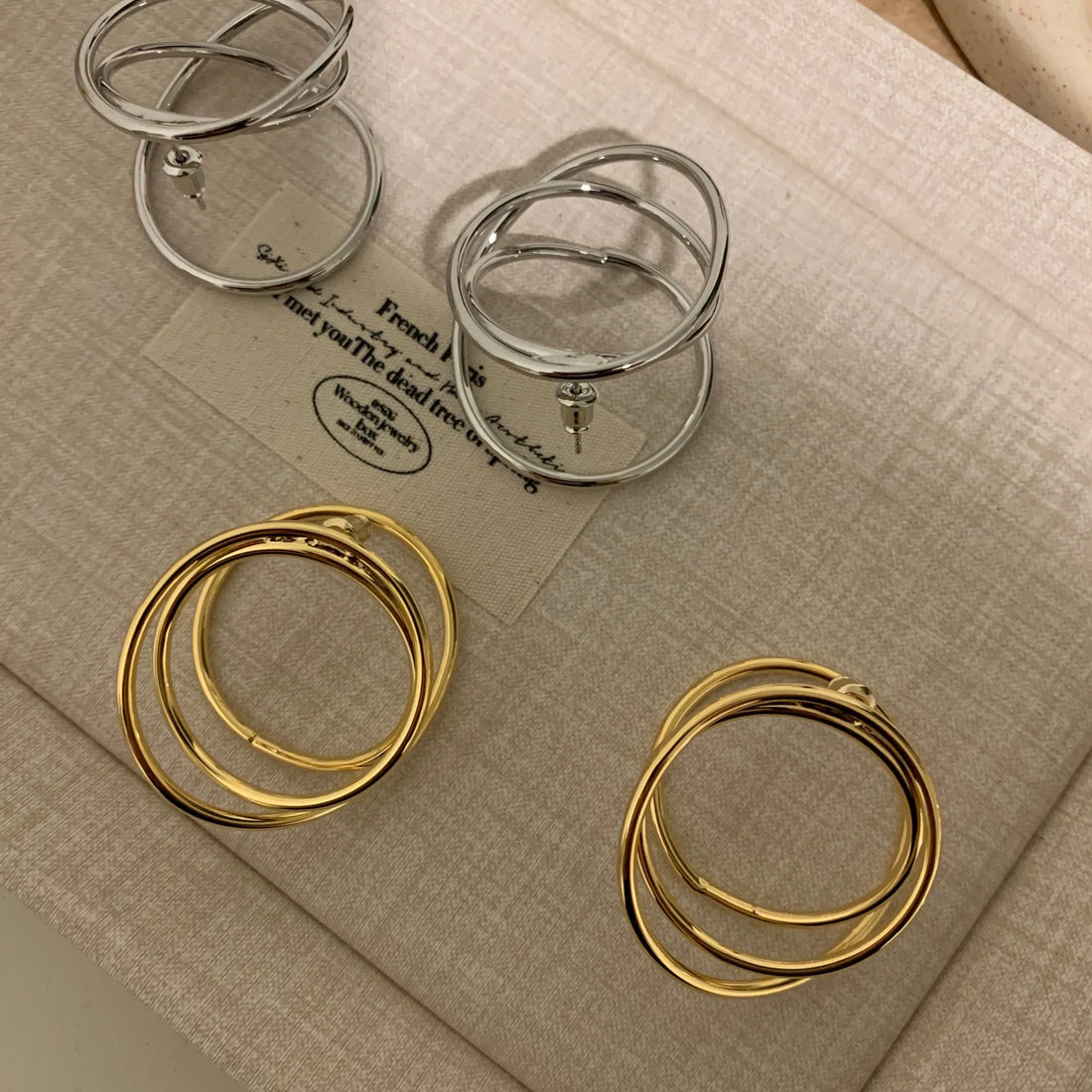 HUANZHI Irregular Circle Wrapping Lines Earrings for Women Girls Hollow Smooth Metal Fashion Jewelry Gifts  New