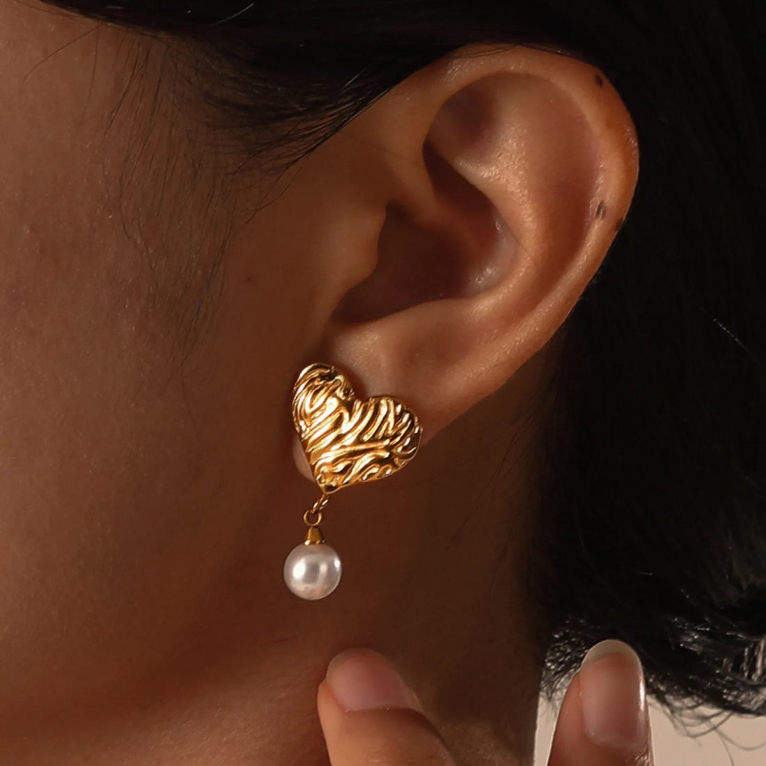 Fashionable stainless steel irregular texture heart-shaped imitation pearl earrings gold women's jewelry